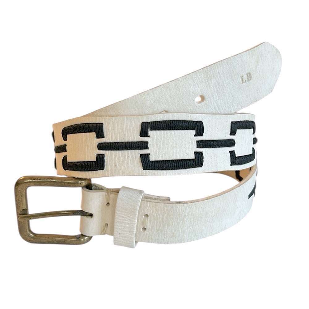 Stick & Ball‎ Corrento Size Large off white leather polo belt. Brass buckle.